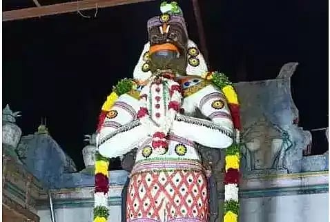 சனி பகவானின் அருளைப் பெற இதை மட்டும் செய்யுங்கள்! ஏழரை சனி பாதிப்பிலிருந்து தப்பிக்க முன்னோர்கள் சொன்ன ரகசியம்!