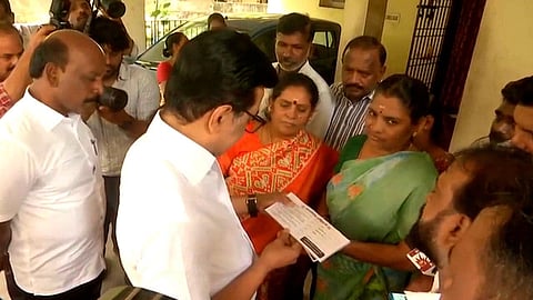 தமிழகம் முழுவதும் வீடு வீடாக நுழையும் திமுக பெண்கள் படை..  இது லிஸ்ட்லயே இல்லையே!