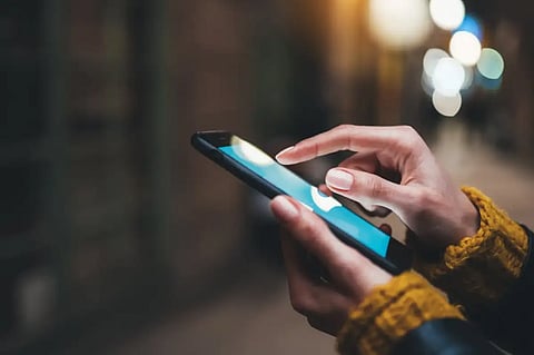 நீங்க பேசுறதெல்லாம் உங்க போன் கேட்டுட்டு இருக்கு! ஆச்சரியமான இந்த உண்மையை தெரிஞ்சிக்கோங்க!