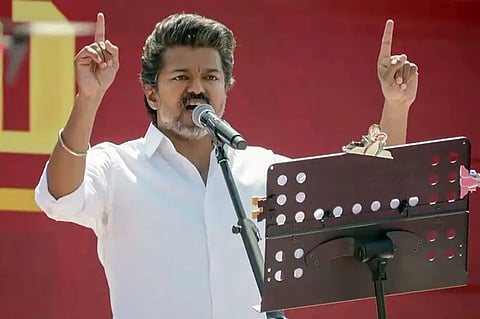 “விஜய்யும் மக்களும் ரத்தமும் சதையும் போல” - வேலூரில் எமோஷனலாக பேசி கண்கலங்கிய விஜய்… சத்தமில்லாமல் ஸ்தம்பித்த அரங்கம்!