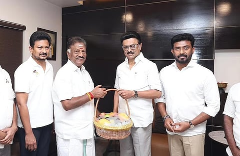 “திமுகவில் இணைந்த முன்னாள் முதல்வர் ஓ.பி.எஸ்” - கட்சி மாறியதும் சொன்ன “அந்த” ஒரு வார்த்தை!