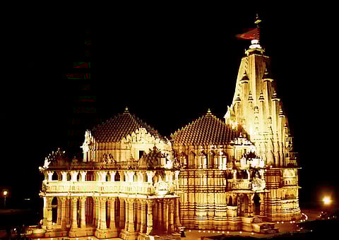 நள்ளிரவில் கோயிலுக்குள் நடப்பது என்ன? மனிதர்களுக்கு அனுமதி மறுக்கப்படும் அந்த மர்மக் கோயில்களின் பின்னணி!