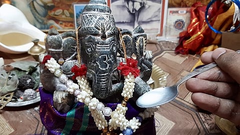 Ganesha Drinking Milk 