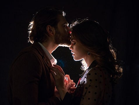 husabdn and wife kiss 