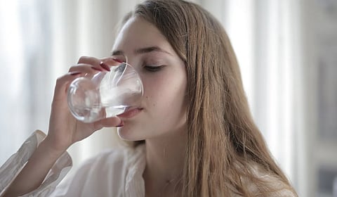 benefits to drinking water on an empty stomach 