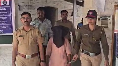 இரண்டாவது திருமணத்திற்கு தடையா? - சிமெண்ட் கல்லில் 11 மாத குழந்தையின் தலையை அடித்து கொன்ற கொடூர தாய்!