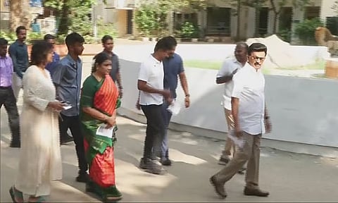  CM stood in line with the people and voted.