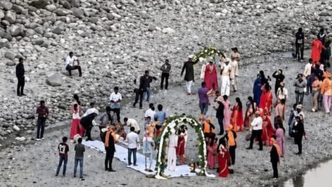 திருமண இடமாக மாறிய மயானம் 