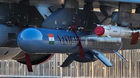 ரிமோட் கண்ட்ரோல் மூலம் ஏவுகணையை திருப்பலாம்! இந்தியாவின் NASM-SR ஏவுகணை அப்படி என்ன ஸ்பெஷல்?