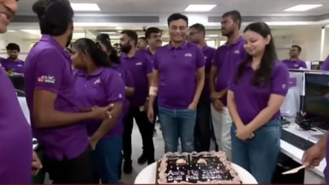 கொண்டாட்டத்தில் ஆக்சிஸ் மை இந்தியா