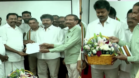 காங்கிரசுடன் கைகோர்த்த தவெக 