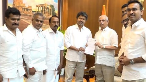 ஆளுநருடன் விஜய் 