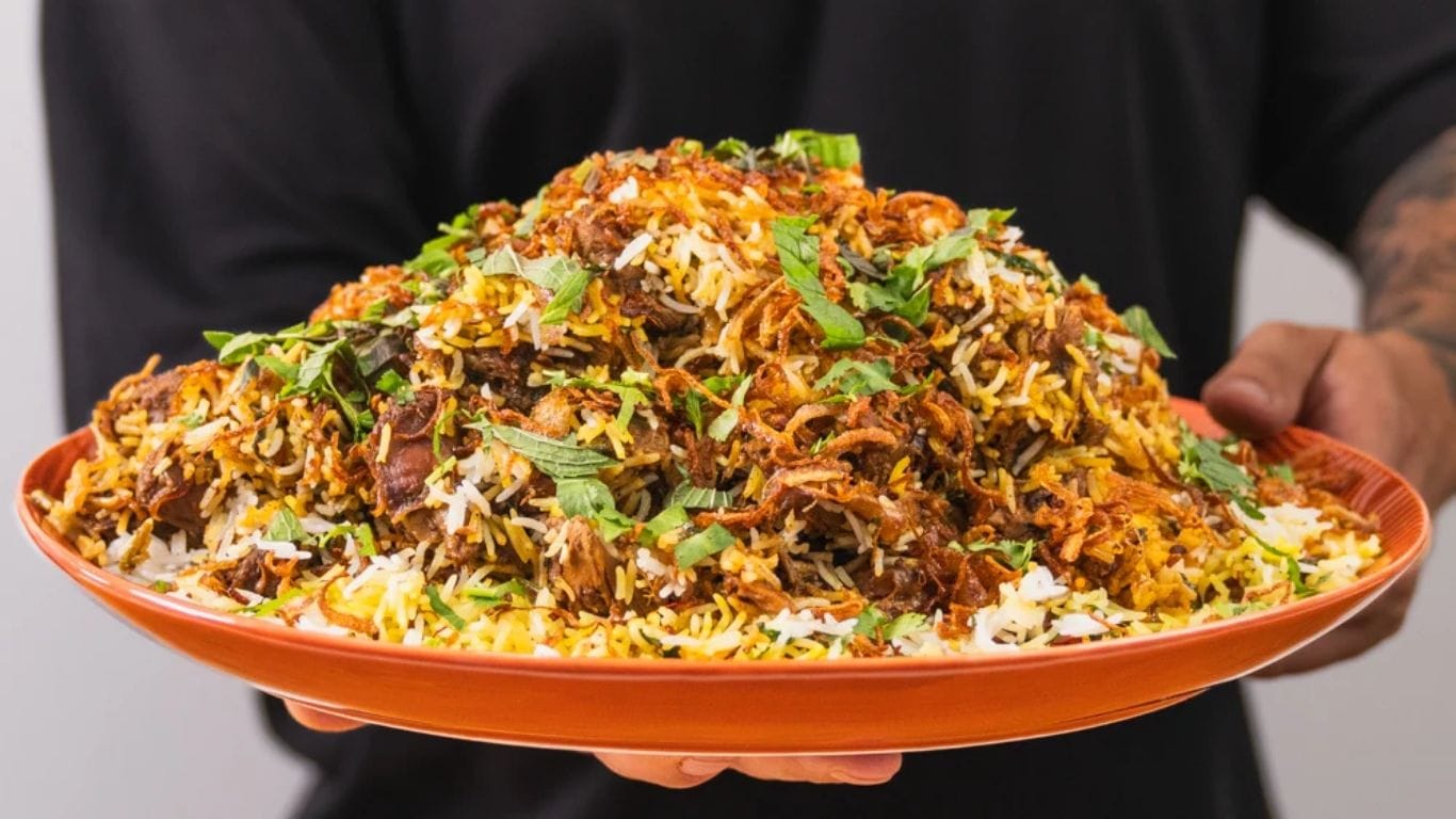 பிரியாணி பிரியர்களே.. கல்யாண வீட்டு ஸ்பெஷல் மட்டன் பிரியாணி.. ஸ்டெப்-பை-ஸ்டெப் கைடு!