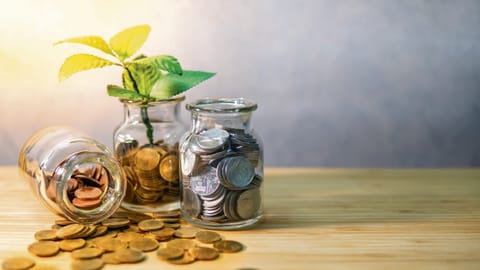  difference between a savings account and a SIP