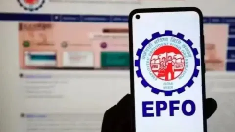 Will pension be affected when withdrawing PF money?