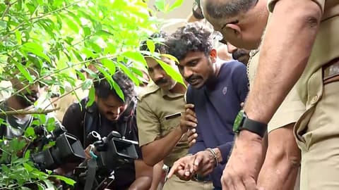 “ஒன்றரை வயது குழந்தையை அடித்து கொன்ற தாயின் காதலன்” - எலும்புகள் உடைந்து துடிதுடித்த  பிஞ்சு உயிர்.. மருத்துவரால் வெளிவந்த உண்மை!