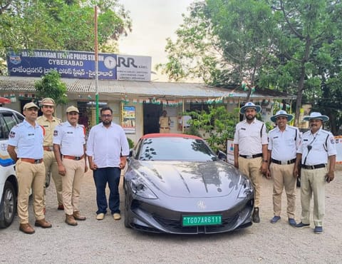11 years old boy drive  MG Cyberster 