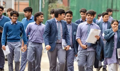 CBSE 12-ம் வகுப்பு மறுமதிப்பீட்டு முடிவுகள் வெளியீடு: ஆயிரக்கணக்கான மாணவர்களுக்கு மதிப்பெண் மாற்றம்... DigiLocker-ல் புதுப்பிப்பு!