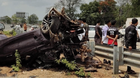 BMW Z4  Maharashtra Accident 