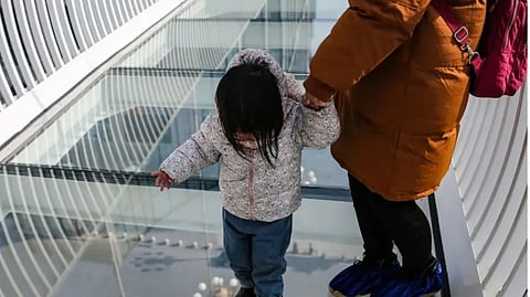China glass bridge incident
