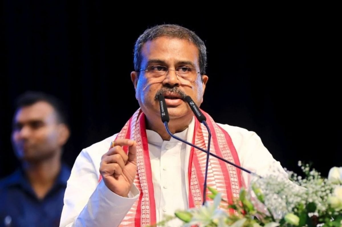 மத்திய கல்வி அமைச்சர் தர்மேந்திர பிரதான் ராஜினாமா.. மாணவர்கள் போராட்டத்திற்கு கிடைத்த வெற்றி!