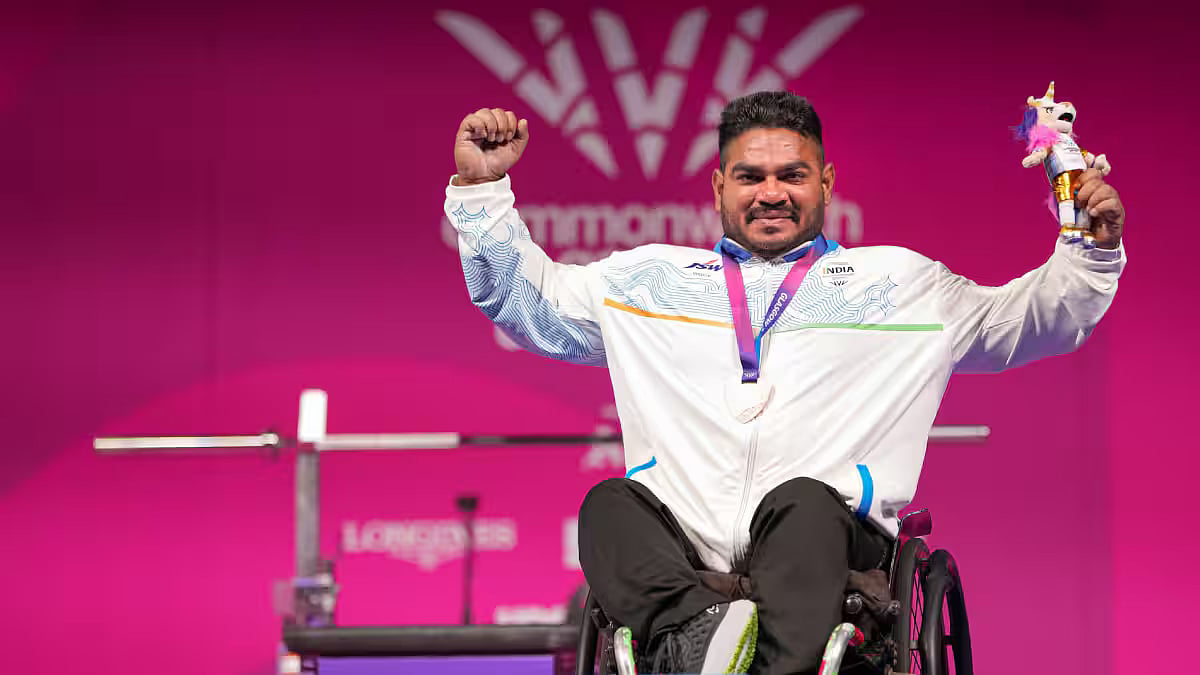 வாழ்க்கை சுமந்த கைகள் இன்று பதக்கத்தை சுமக்கின்றன... இந்தியாவை நெகிழ வைத்த பீகார் இளைஞரின் வெற்றிப் பயணம்