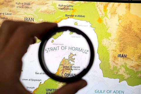 ஹோர்முஸ் ஜலசந்தியை மையமாகக் கொண்டு மாறும் உலக அரசியல்... அமெரிக்கா–ஈரான் பதற்றம் உருவாக்கிய புதிய சமநிலை