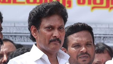 குப்பைத்தொட்டி.. கார்.. பாத்ரூம்! அன்பில் மகேஷ் வீட்டில் சல்லடை போட்ட மத்திய குற்றப்பிரிவு போலீசார் - சிக்கியது என்ன?