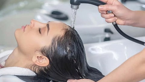 Shampoo மாற்றியும் முடி மாறவில்லையா? காரணம் உங்கள் வீட்டுத் தண்ணீராக இருக்கலாம்!