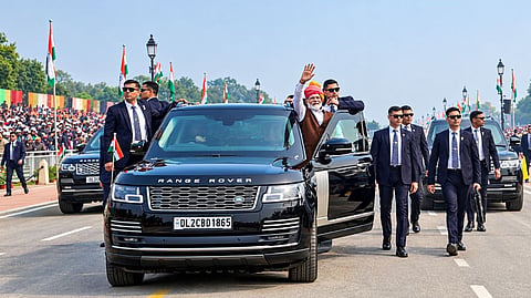 வெளியில் சொகுசு கார்... உள்ளே முழு பாதுகாப்பு கோட்டை! மோடியின் High-Security Cars