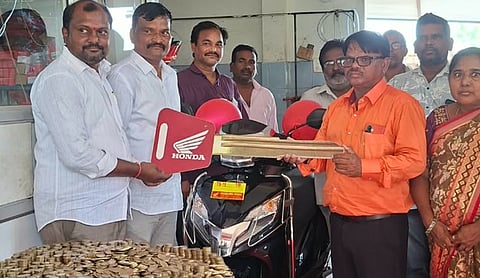 Telangana Man Saves Rs 10 Coins