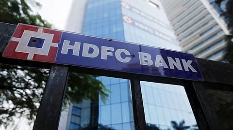 வங்கியின் ரகசியங்களே வெளியே கசிந்ததா? HDFC வங்கியின் 2 மூத்த அதிகாரிகள் மீது விசாரணை!