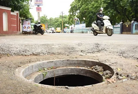 போலீசுக்கு பயந்து பாதாள சாக்கடையில் பதுங்கிய திருடன்: 2மணி நேர போராட்டத்திற்கு பிறகு கைது...