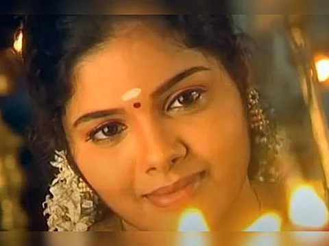 மெட்டி ஒலி தொடரில் நடித்து பிரபலமான நடிகை உடல்நலக்குறைவால் திடீர் மரணம்...