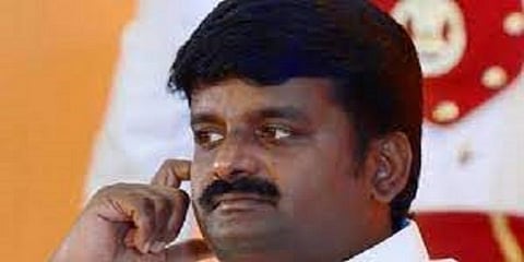 முன்னாள் அமைச்சர் விஜயபாஸ்கர் வீட்டில் சோதனை ...4.87 கிலோ தங்கம், 23 லட்ச ரூபாய் ரொக்கம் பறிமுதல்