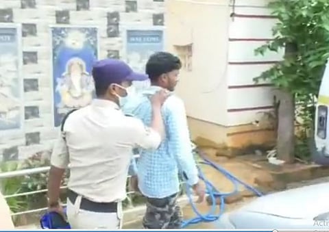 சிறுமிகளை பலவந்தமாக விபச்சாரத்தில் ஈடுபடுத்திய நபர்...வீடியோ எடுத்து ஆன்லைனில் விற்பனை