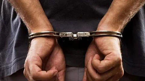 ஆன்லைன் வகுப்பில் ஆபாச வீடியோ அனுப்பி வசமாக சிக்கிய கணித ஆசிரியர்.....போக்சோவில் கைது செய்த போலீஸ்....!!