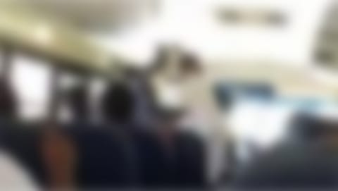டிக்கெட் எடுக்க சொன்னது குத்தமா?.. கண்டக்டரை தாக்கி பஸ்சில் இருந்து தள்ளி விட்டு வடமாநிலத்தவர்கள் அட்டூழியம்!!
