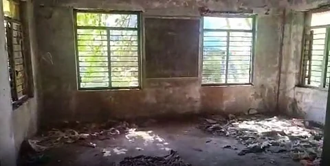 சமூகவிரோதிகளின் கூடாராமான பாலர் பள்ளி கட்டிடத்தை இடித்துவிட்டு விளையாட்டு மைதானம் அமைக்க பொதுமக்கள் கோரிக்கை