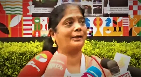 உணவுக்கு வழியின்றி செஸ் ஒலிம்பியாட் வாய்ப்பை தவறவிட்ட பேராசிரியை...!