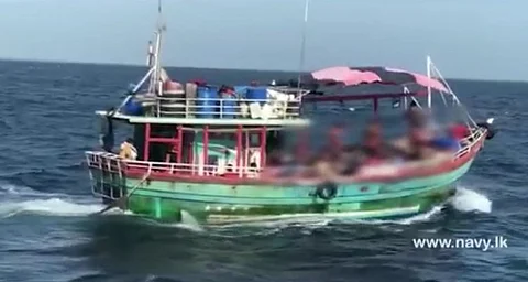 சட்டவிரோதமாக கடல் வழியாக வெளியேற முயன்ற 85 பேர் கைது!