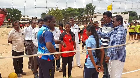 ஓசூர் : அரசு மற்றும் தனியார் பள்ளி மாணவர்களுக்கு இடையே விளையாட்டுப்போட்டி..!