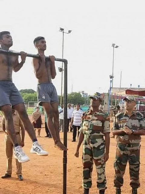 உடல் தகுதி தேர்வில் விக்குடன் வந்த போட்டியாளர்கள்....எதற்காக?!!