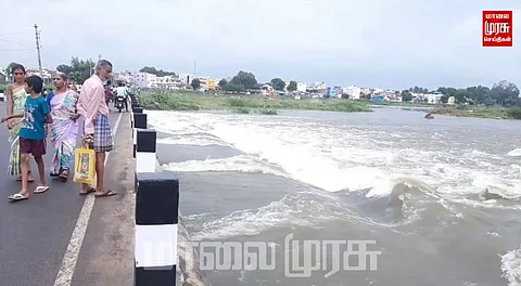 வைகை ஆற்றில் வெள்ளப்பெருக்கு... தரைப் பாலத்தை தொட்டு செல்லும் தண்ணீர்...