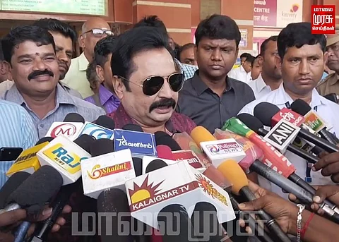 வடமாநில டிடிஆர் மீது சரமாரி தாக்குதல்... ஓடும் ரயிலில் பரபரப்பு...