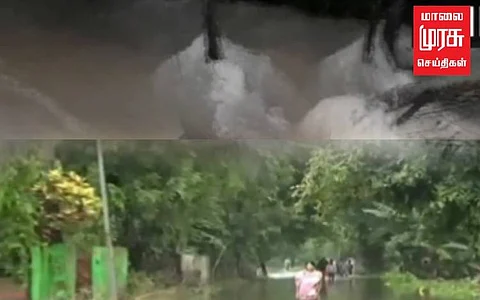 வெளுத்து வாங்கும் கனமழை...அடித்துச் செல்லப்பட்ட வாகனங்கள்...!