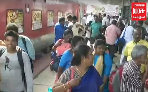 மதுரை வந்தடைந்தது அதிமுக ரயில்!