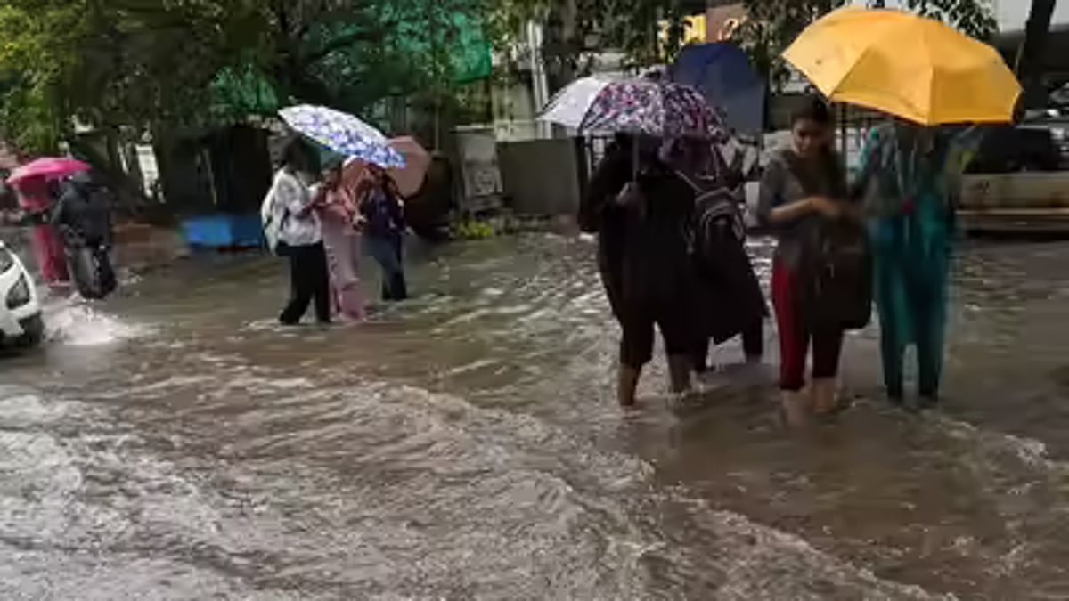 Cyclone Raine Mode cyclone ditwah -chennai having heavy rain