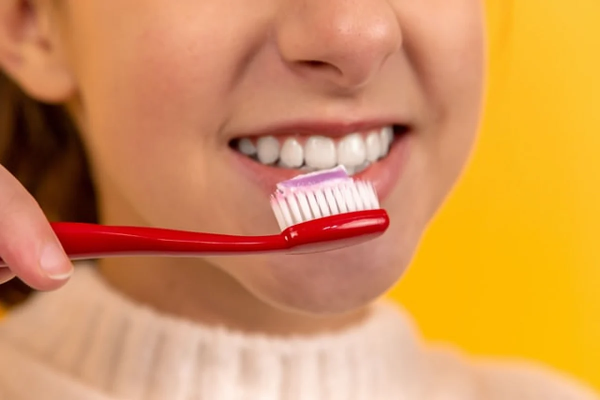 A shapeshifting robotic microswarm may one day act as a toothbrush, rinse, and dental floss in one (representational image - Unsplash)