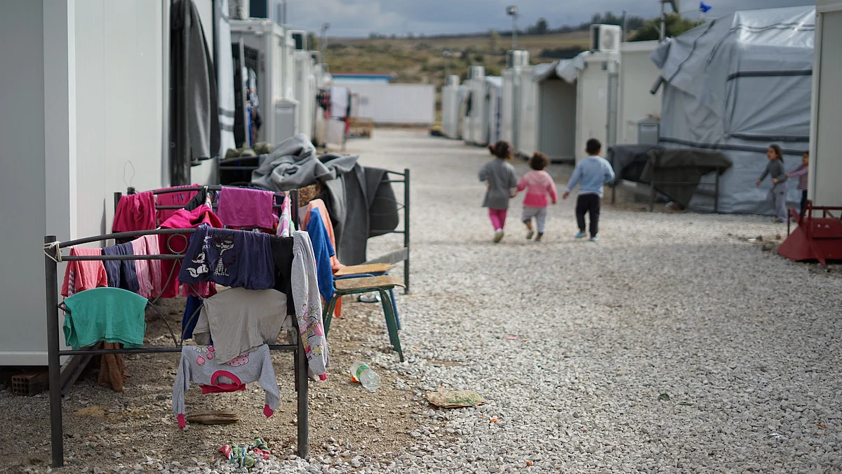 Public health officials and resettlement groups encourage newly arrived refugees and other vulnerable people to get vaccinated against COVID (VOA)